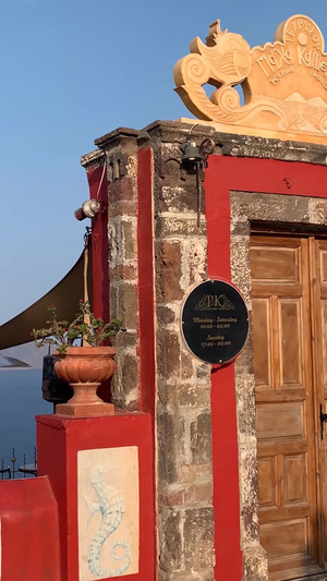 希腊著名旅游海岛圣托里尼费拉小镇街景实拍视频85秒视频