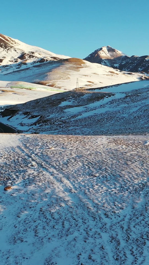 冬季雪山公路航拍素材82秒视频