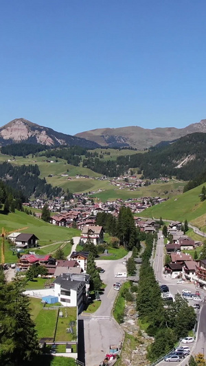 航拍意大利阿尔卑斯山区田园小镇55秒视频