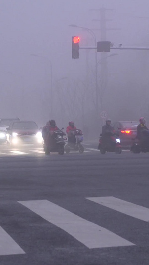 雾霾天气交通行人电动车108秒视频