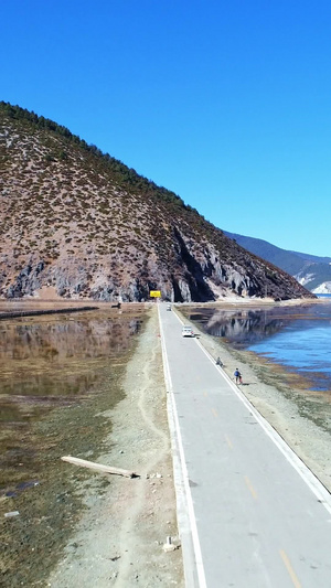 香格里拉纳帕海草原公路航拍45秒视频