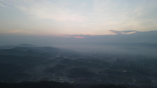 清晨大山日出云雾缭绕航拍视频视频