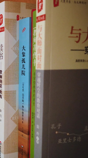 书架取书8秒视频