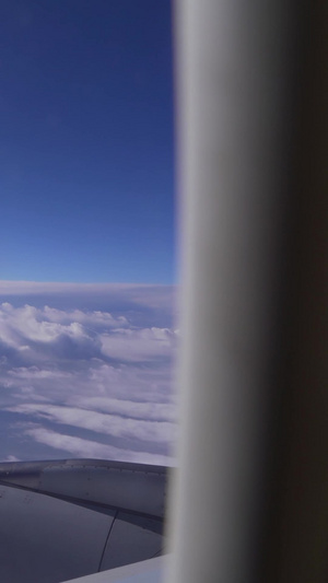 飞机机舱窗户外美丽的白云36秒视频
