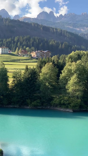 欧洲意大利阿尔卑斯山区高山湖泊实拍视频42秒视频