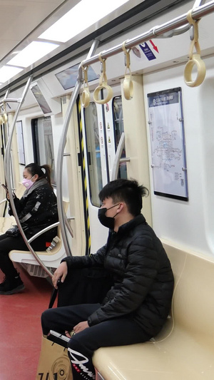 疫情下的北京地铁【该视频无肖像权，请勿商用】13秒视频