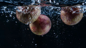 升格百香果入水新鲜水果入水鸡蛋果22秒视频