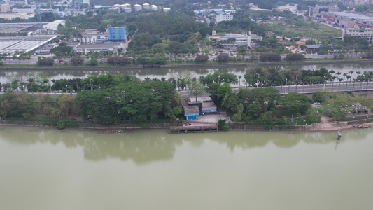 河岸航拍视频