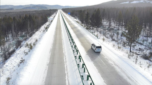 4k航拍雪地高速飞驰的汽车13秒视频