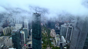 广州航拍云海中的IFC大厦20秒视频