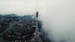 航拍穿云云海中的广州塔18秒视频