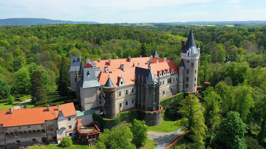 捷克兹维克弗Zvikov城堡城堡鸟瞰图视频