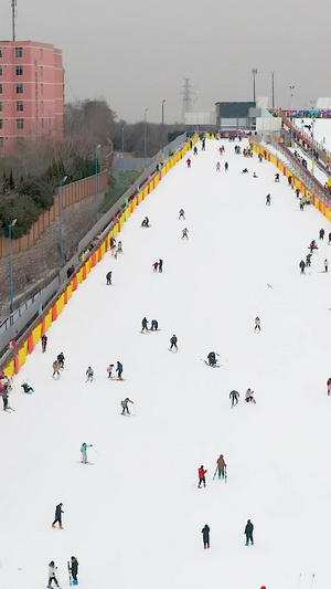 冬季运动滑雪场航拍滑雪运动117秒视频