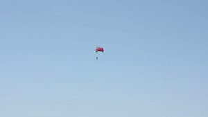 海上降落伞13秒视频