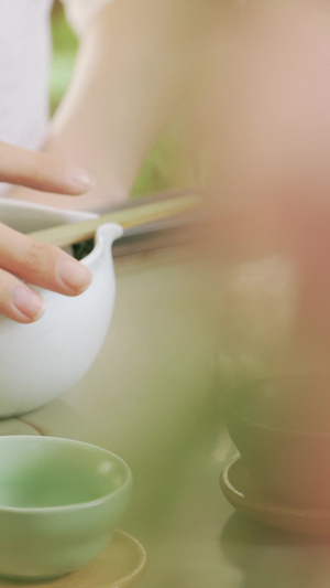 茶海瓷器杯具分茶倒茶茶艺师29秒视频