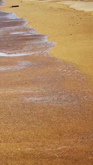 实拍海浪沙滩波涛汹涌含环境音大海的声音20秒视频