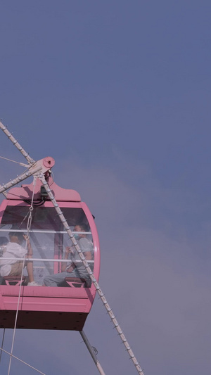 蓝天白云城市旅游娱乐亲子休闲游乐场摩天轮素材城市素材32秒视频