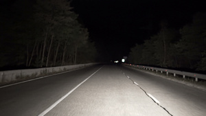 夜间开车在农村公路上行驶30秒视频