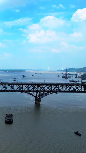 航拍南京长江大桥大桥路面33秒视频