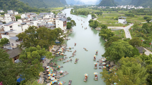 桂林阳朔遇龙桥码头漂流航拍视频