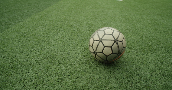 学生踢球4K高速摄影【此素材为新闻编辑视频，不得商用】视频