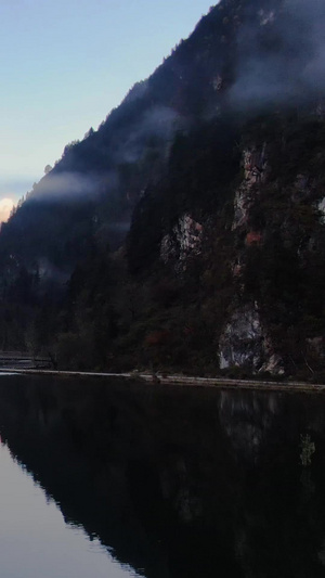 四川阿坝州理县旅游景区毕棚沟景点龙王海清晨航拍视频大自然53秒视频