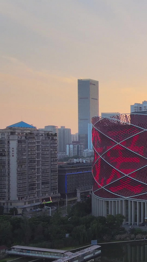 航拍风光城市夕阳日落晚霞余晖粉红色天空城市旅游素材武汉城市43秒视频