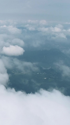 无人机穿越千米云层腾云驾雾的震撼视觉穿云视觉24秒视频