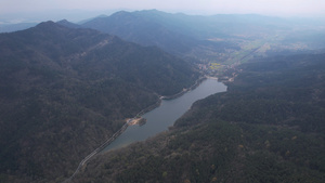 航拍湖北5A级旅游景区峡谷中的河流木兰天池自然风光4k素材57秒视频