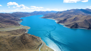 4K航拍碧水蓝天羊湖自然风景92秒视频