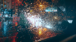 阴雨天气夜晚街景道路夜景15秒视频
