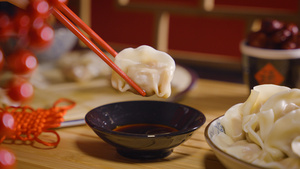 4K过年吃饺子蘸醋传统美食15秒视频