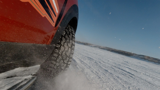 实拍第一视角GOPRO运动相机拍摄汽车轮胎雪地漂移视频