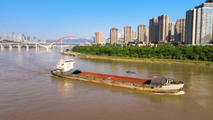 4K航拍重庆长江轮船驶过长江经济带75秒视频