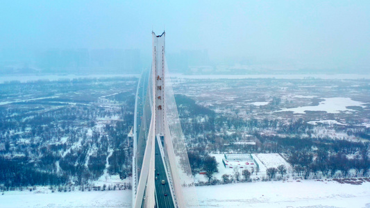 航拍雪中黑龙江哈尔滨牡丹江大桥视频