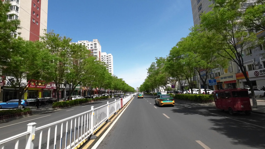 车窗外风景 开车行驶在大街上 街拍视频