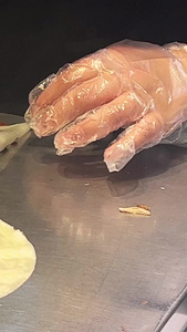 北京特色美食小吃烤鸭片皮鸭卷饼制作过程素材小吃素材视频