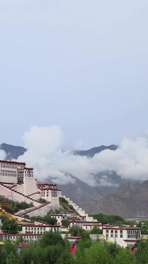 云雾飘渺中的布达拉宫西藏旅游16秒视频