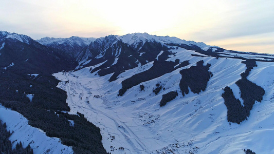 雪山峡谷日出日落视频