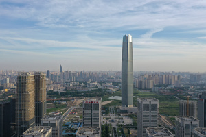 航拍武汉汉口最高楼世贸中心大厦视频58秒视频