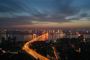 航拍武汉鹦鹉洲大桥夜景车流延时摄影10秒视频