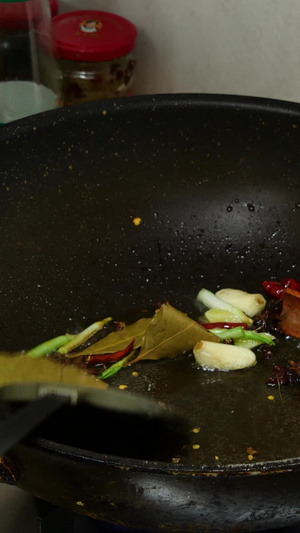 烹饪虾球爆炒小龙虾油焖大虾虾尾红烧虾尾33秒视频