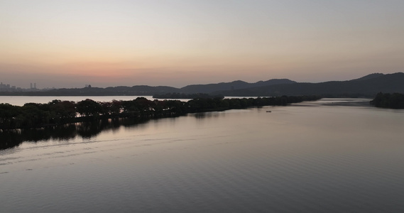 航拍清晨的杭州西湖视频