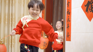 4K春节假期孩子们打闹追逐9秒视频