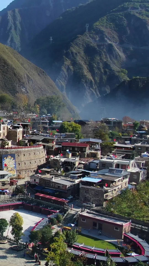 航拍四川川西旅游景点甘堡藏寨历史文化69秒视频
