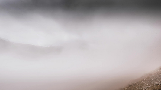 欧洲瑞士阿尔卑斯山云雾延时摄影视频