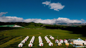 4K航拍清晨蓝天白云下青海草原风光和蒙古包营地45秒视频