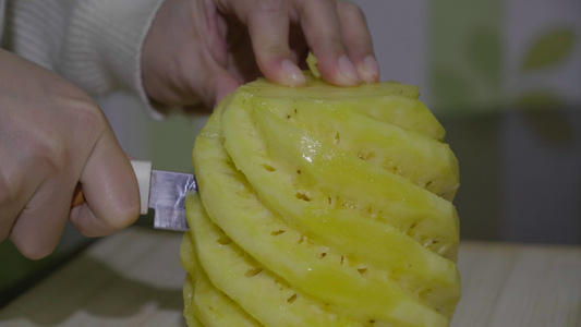 4k实拍菠萝切开视频素材视频