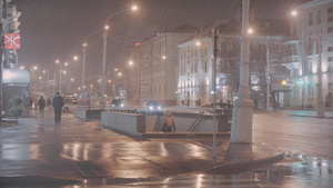 夜晚暴风雪城市街道夜景12秒视频