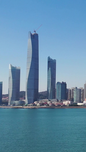 青岛市中心海边的高楼航拍视频4A景区47秒视频
